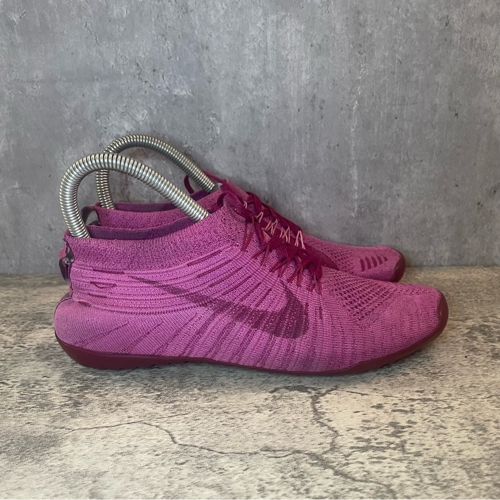 Nike Women's Magenta/Purple Flyknit Sneakers